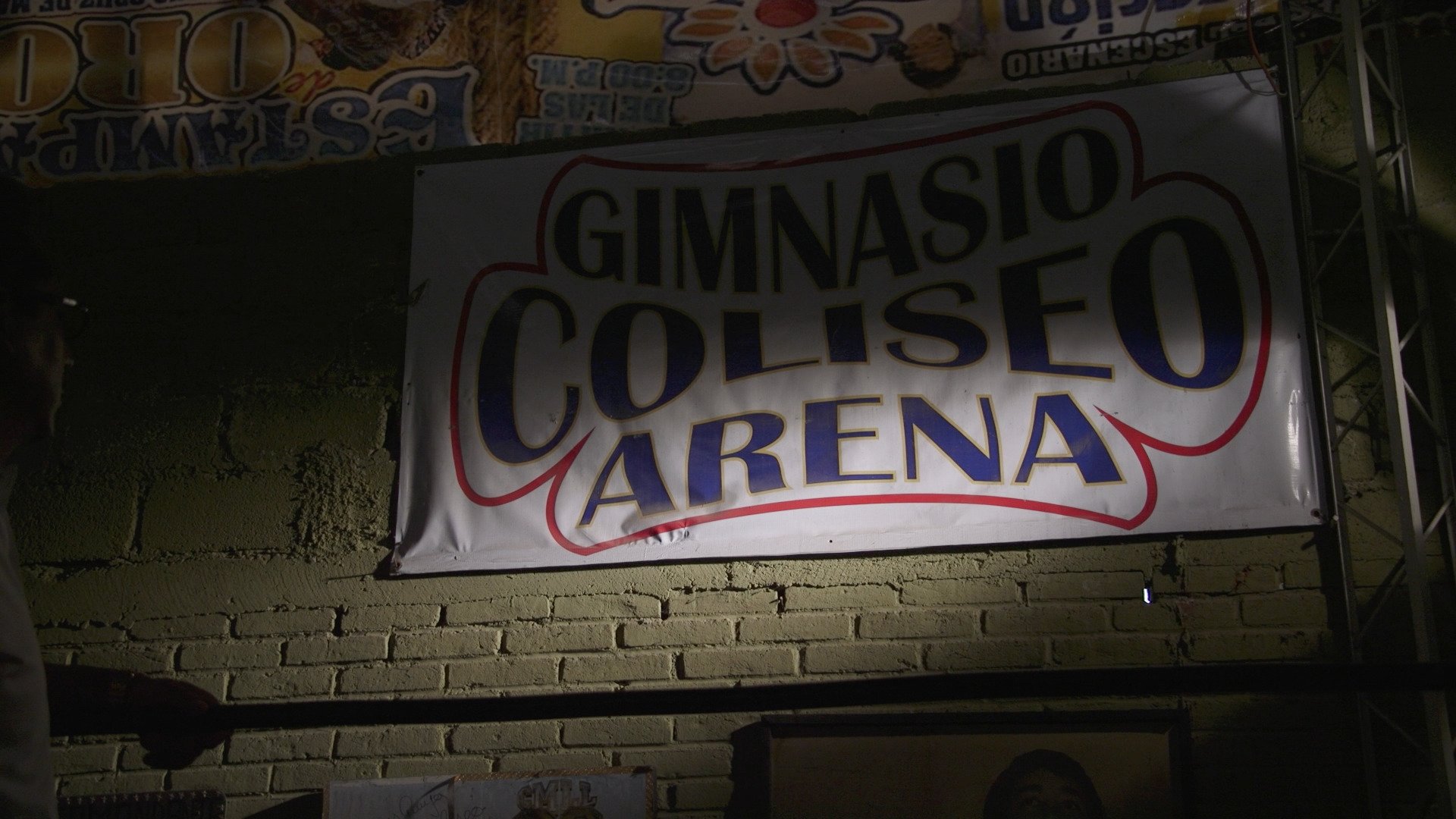 Backdrop for Detrás de la máscara