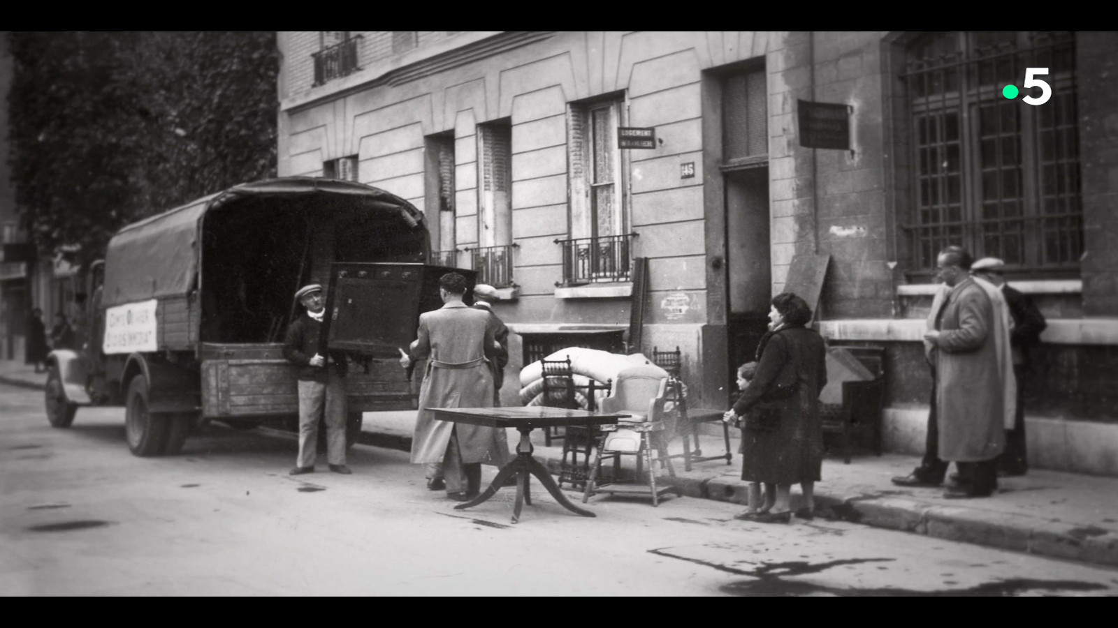 Backdrop for Les Suppliques