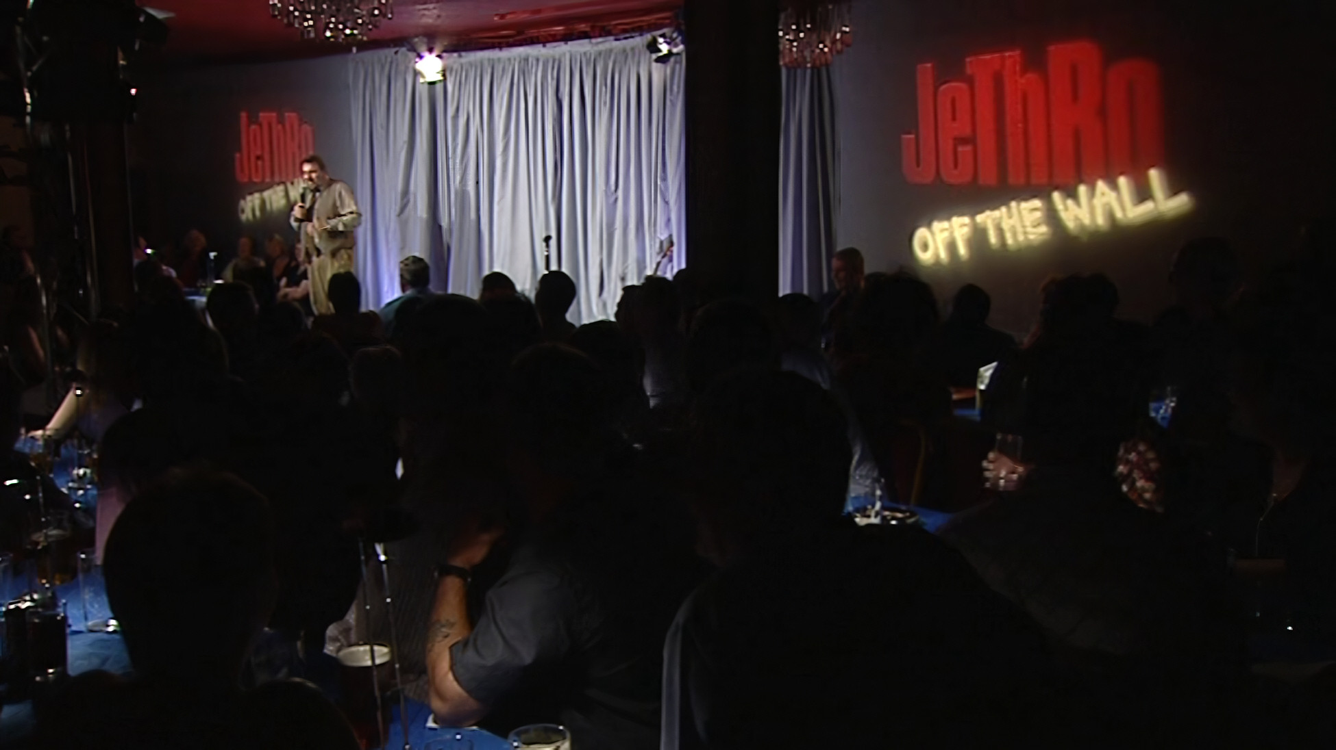 Backdrop for Jethro: Off The Wall - Live