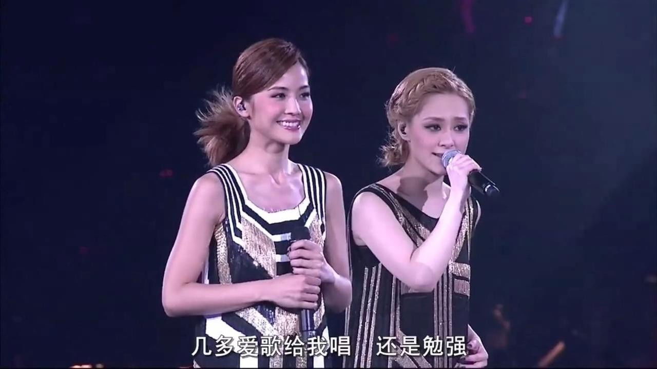 Backdrop for Twins Ichiban 兴奋演唱会