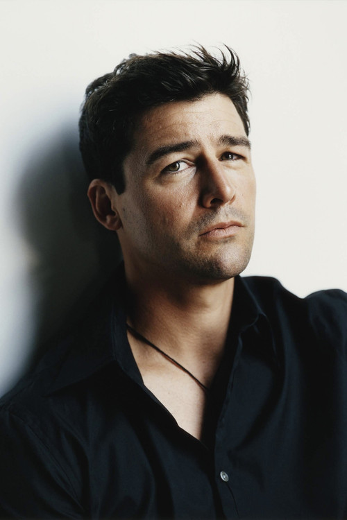 Photo of Kyle Chandler