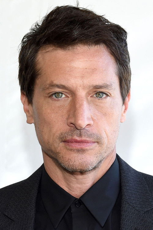 Photo of Simon Rex