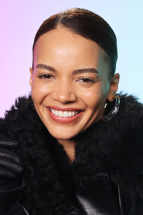 Photo of Leslie Grace