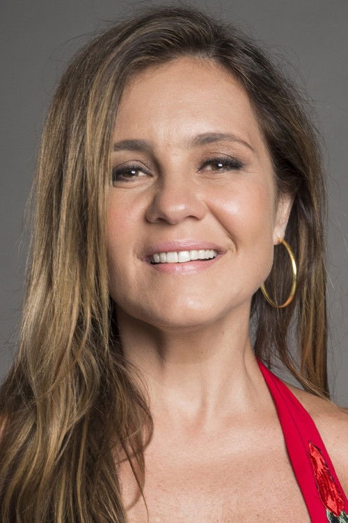 Photo of Adriana Esteves