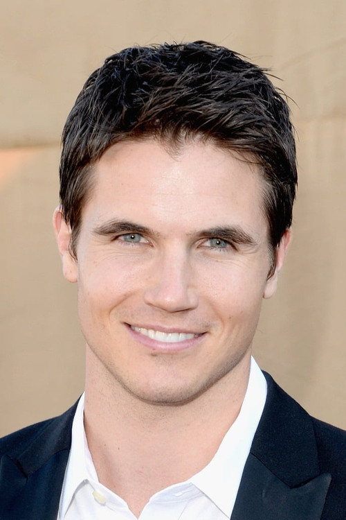 Photo of Robbie Amell