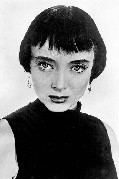 Photo of Carolyn Jones