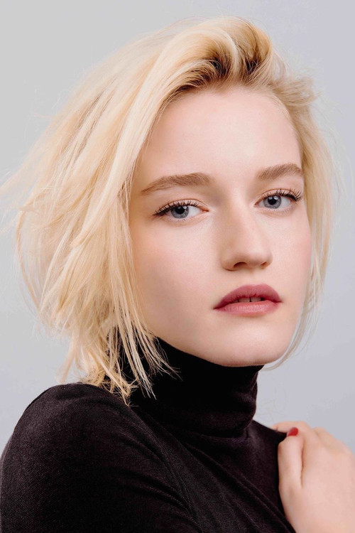 Photo of Julia Garner