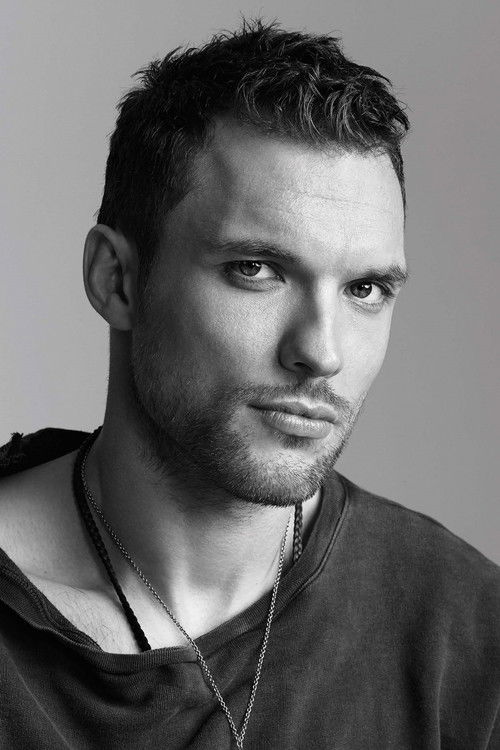 Photo of Ed Skrein