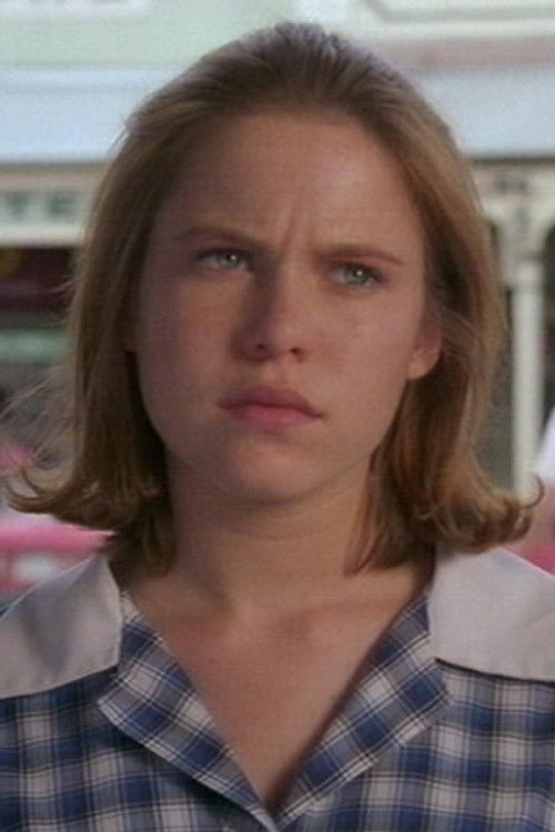 Photo of Lauren Hewett