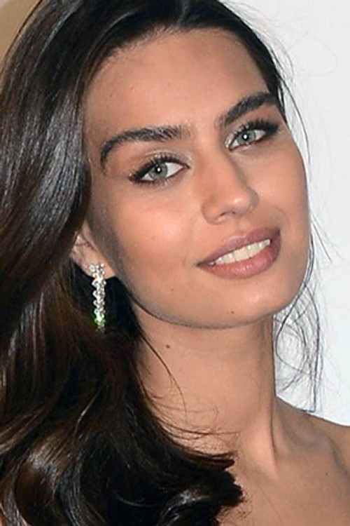 Photo of Amine Gülşe