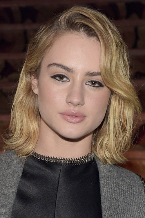 Photo of Grace Van Patten