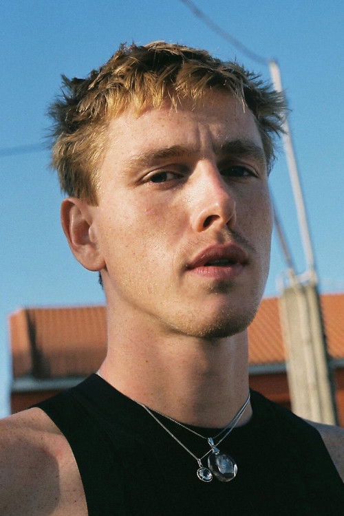 Photo of Harris Dickinson