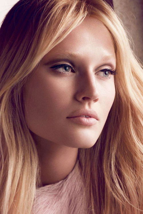 Photo of Toni Garrn