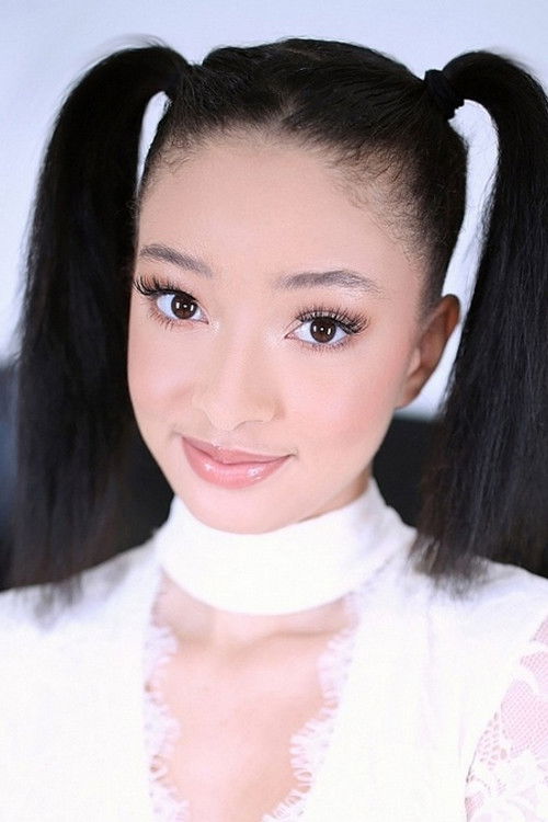 Photo of Scarlett Bloom