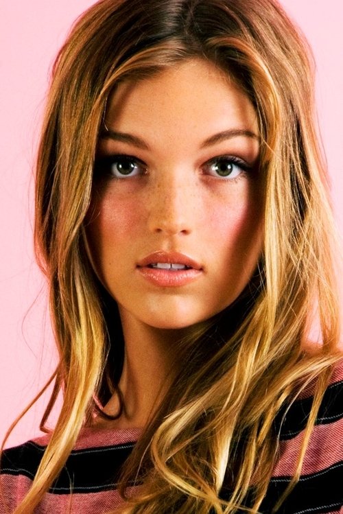 Photo of Lili Simmons