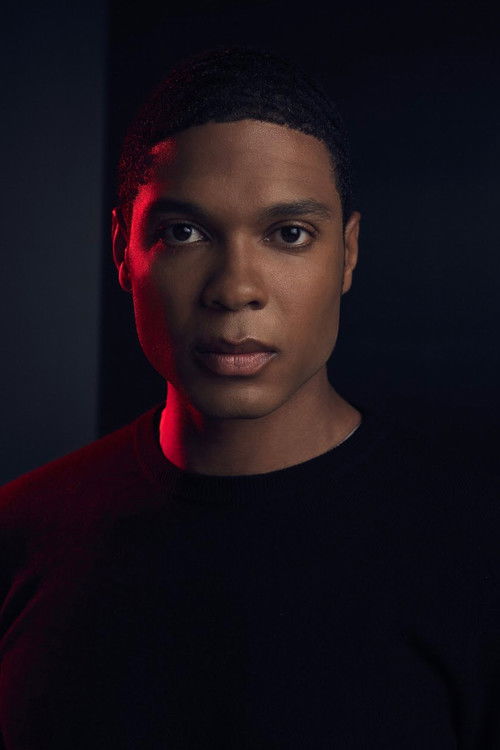 Photo of Ray Fisher