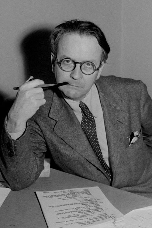 Photo of Raymond Chandler