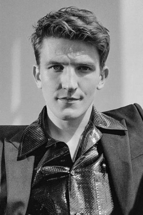 Photo of Ewan Mitchell