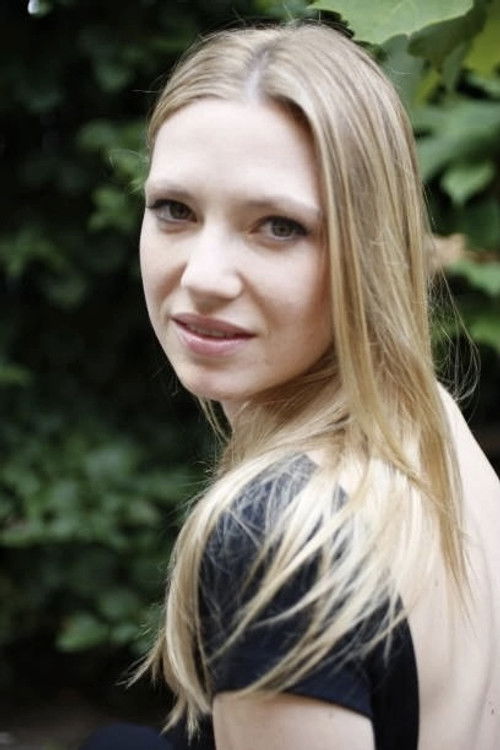 Photo of Anna Torv