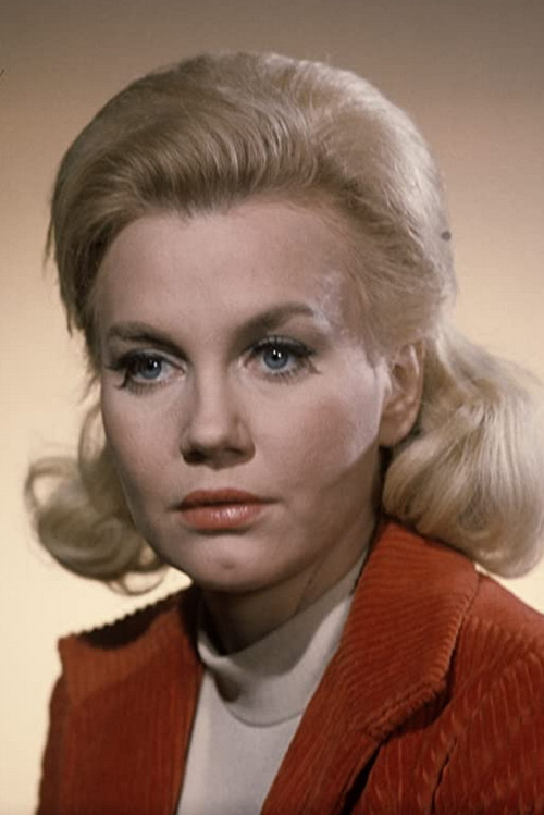 Photo of Elizabeth MacRae