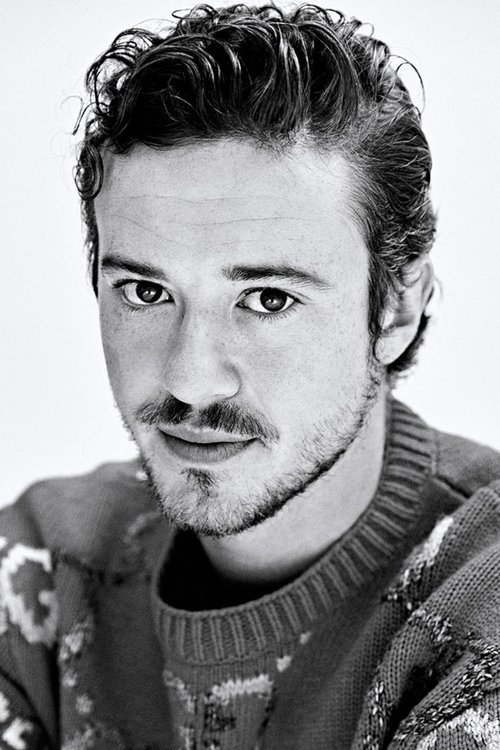 Photo of Joseph Quinn