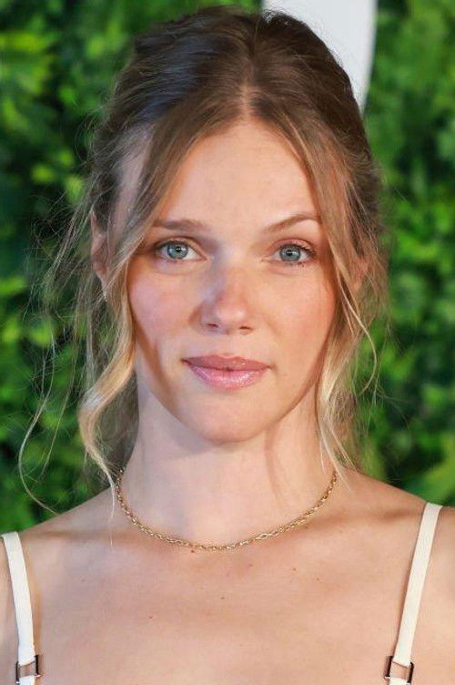 Photo of Tracy Spiridakos