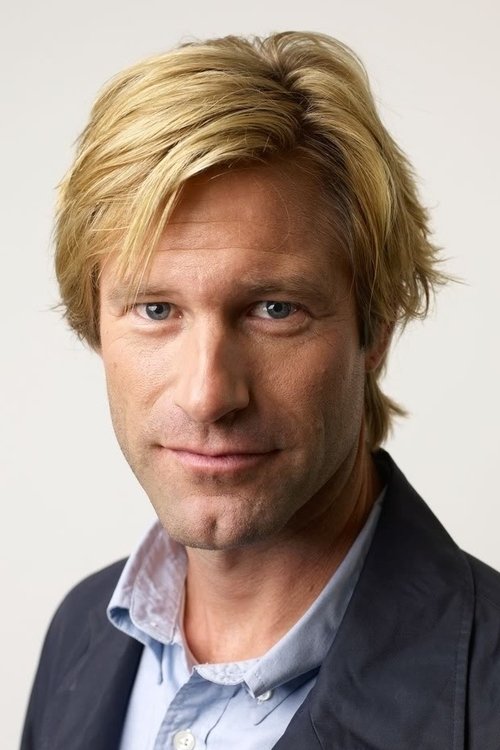 Photo of Aaron Eckhart