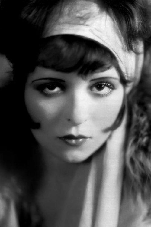 Photo of Clara Bow