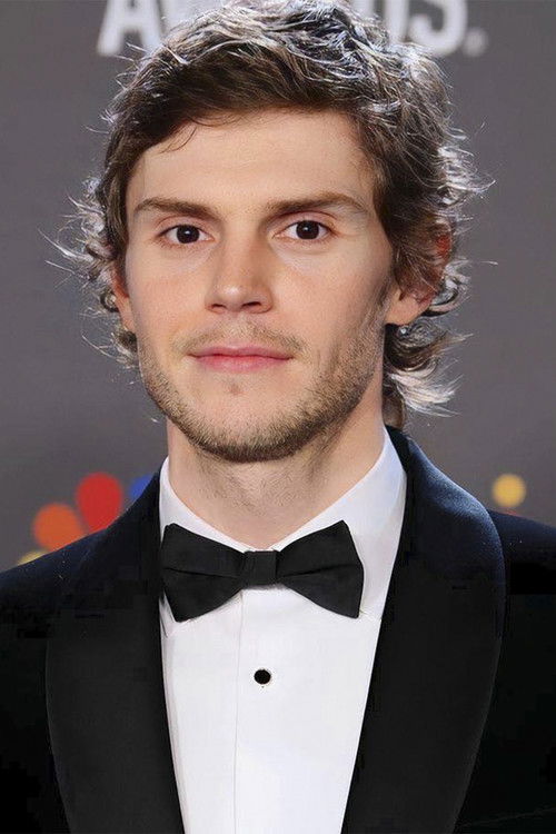 Photo of Evan Peters