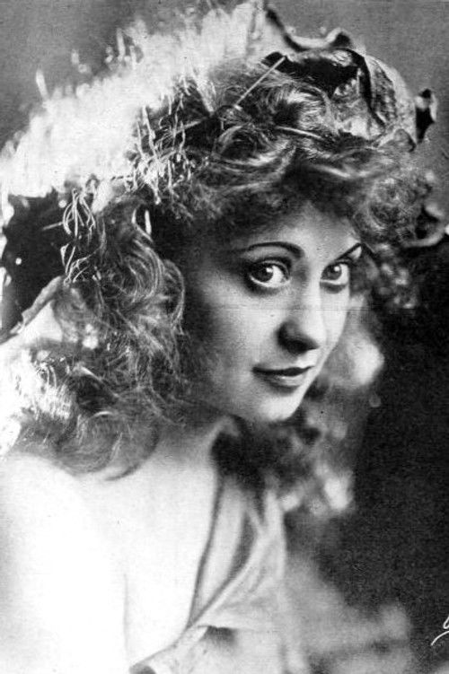 Photo of Jackie Saunders