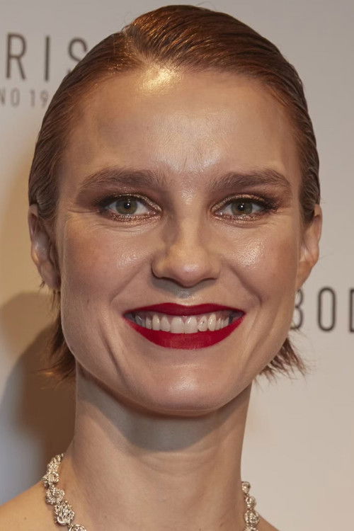 Photo of Amanda Collin