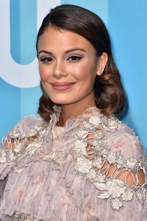 Photo of Nathalie Kelley