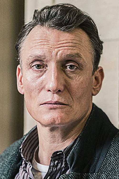 Photo of Oliver Masucci