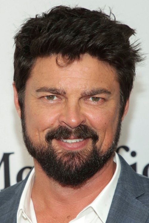 Photo of Karl Urban