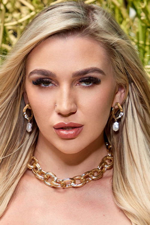 Photo of Kendra Sunderland