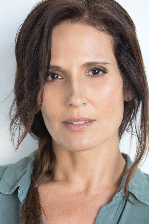 Photo of Lisa Roumain