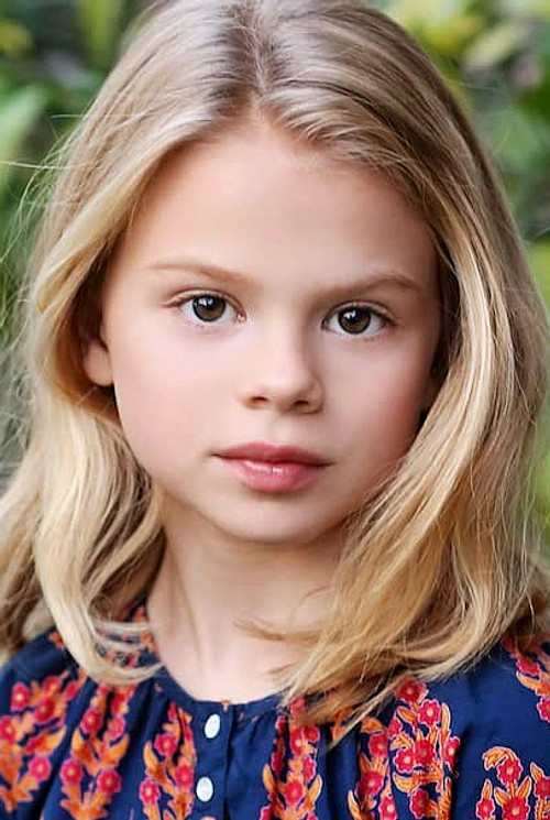 Photo of Scarlett Fernandez