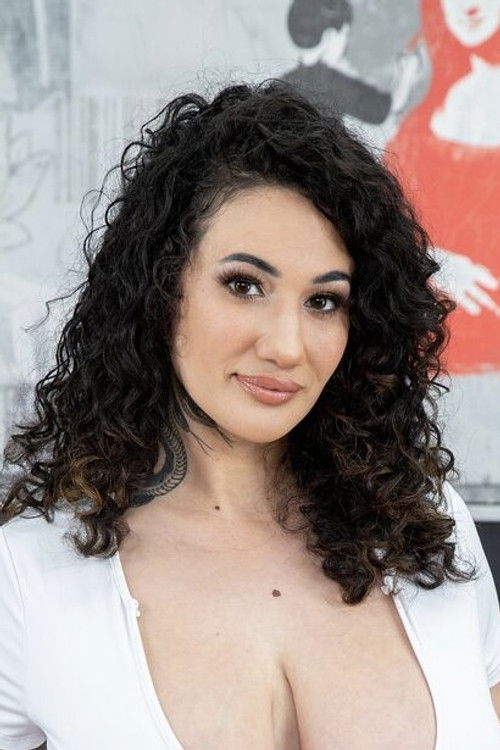 Photo of Arabelle Raphael