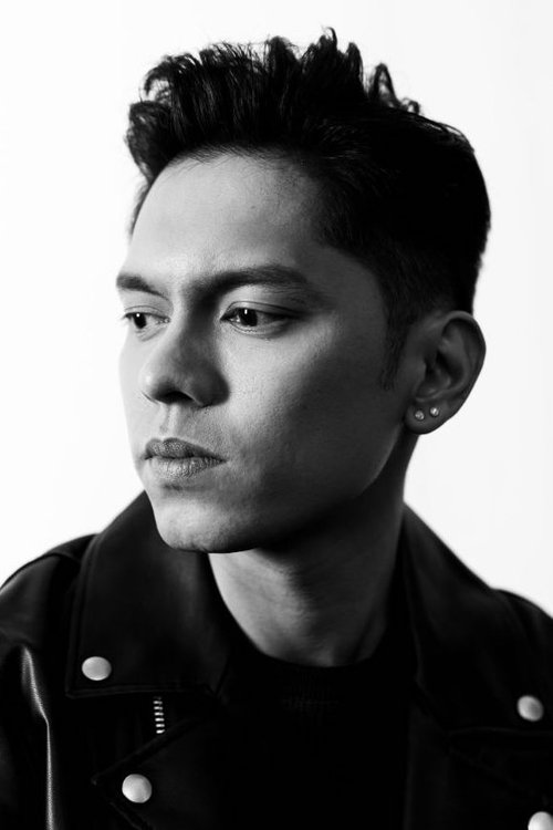 Photo of Carlo Aquino