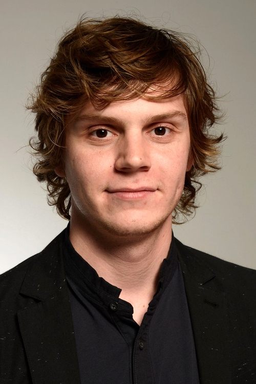 Photo of Evan Peters