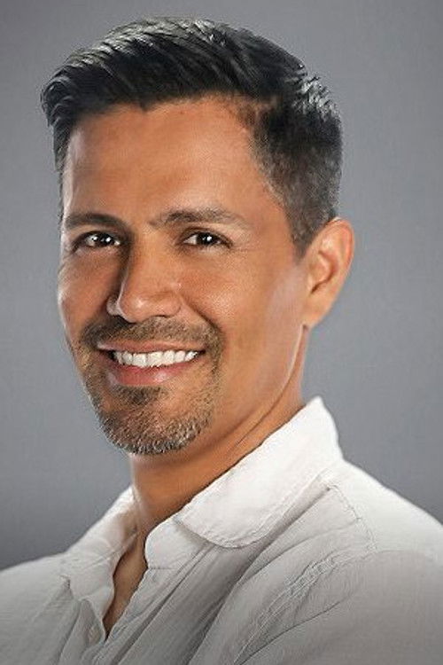 Photo of Jay Hernandez