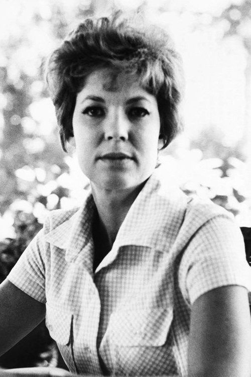 Photo of Lynn Carlin