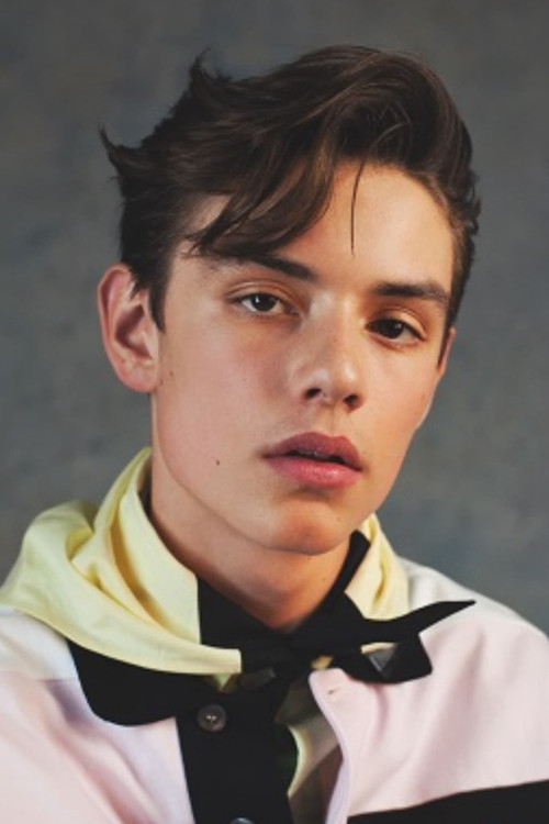 Photo of Louis Partridge