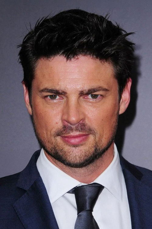 Photo of Karl Urban