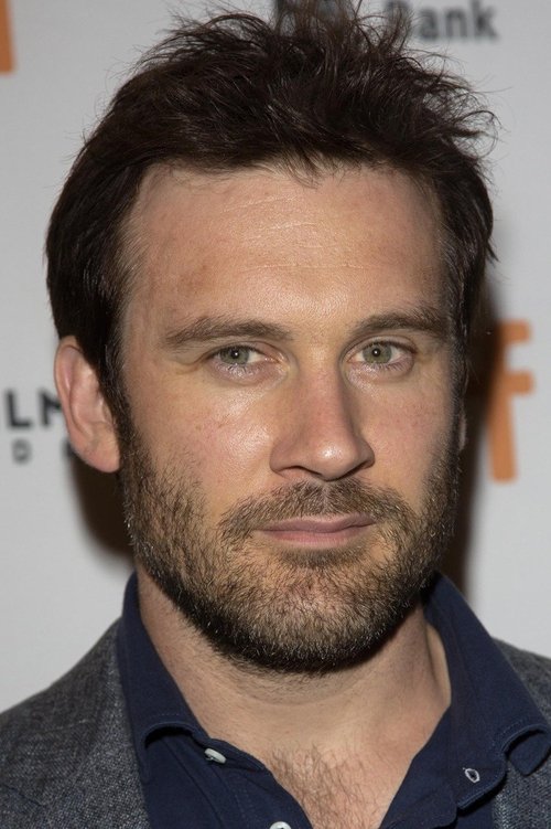Photo of Clive Standen