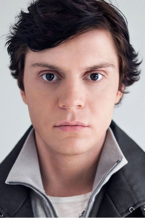 Photo of Evan Peters