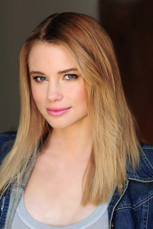 Photo of Lucy Fry