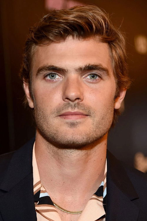 Photo of Alex Roe