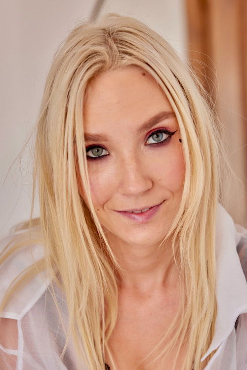 Photo of Claire Roos