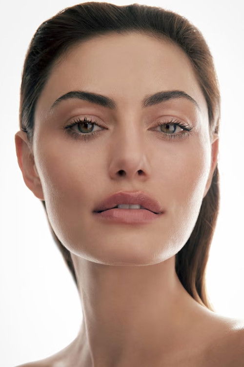 Photo of Phoebe Tonkin